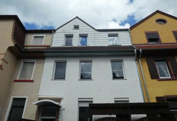 Vielversprechendes Mehrfamilienhaus mit Entwicklungspotenzial in Mainz-Weisenau!