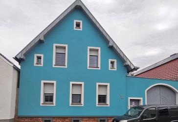 ~~ GEPFLEGTES SANIERTES EINFAMILIENHAUS MIT BALKON, STELLPLATZ, INNENHOF UND NEBENGEBÄUDE ~~