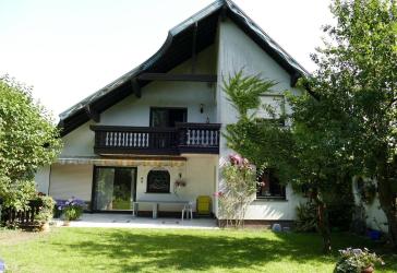 Freistehende Villa mit Parkgrundstück