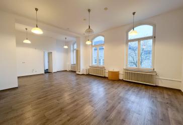 Großzügige Bürofläche am Neheimer Marktplatz
