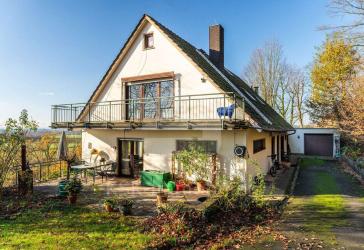 Großzügiges Wohnhaus in schöner Alleinlage mit Fernblick in Siegburg-Seligenthal.