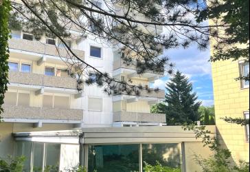 Helle sanierte 3 Zimmer Wohnung mit hochwertiger Einbauküche, Keller, Tiefgaragen Stellplatz und Schwimmbad