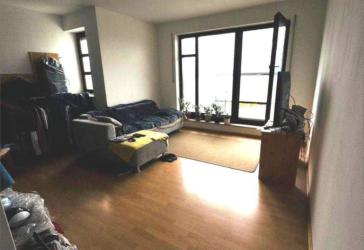 großzügiges, ruhiges Ein-Zimmer-Appartement mit Fernblick in Altdorf/LA