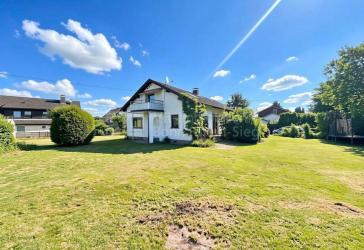 Freistehendes Einfamilienhaus mit viel Platz und Entwicklungspotenzial in Bonn-Holzlar!