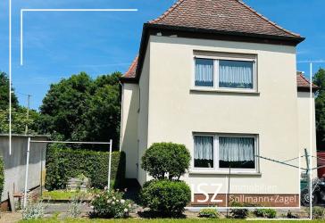 Mehrfamilienhaus mit Nebengebäude, Garage und Ausbaupotential in Nürnberg-Laufamholz