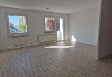 3-Raum-Wohnung mit Balkon im ersten Obergeschoss zu vermieten