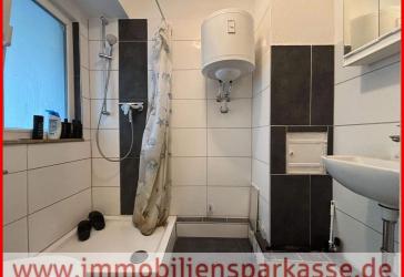 Zentral und vermietet: Wohnung im denkmalgeschützen Mehrfamilienhaus!