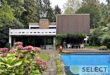 Wohnhaus mit Schwimmbad und Garage in außergewöhnlicher exklusiver Wohnlage auf dem Scheidter Berg