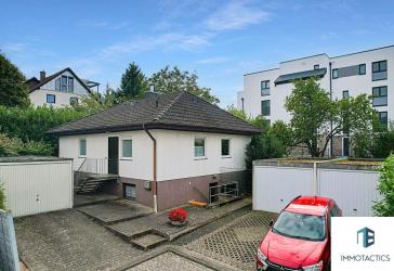 Eingefriedeter Bungalow mit großem Garten, zusätzlichem Wohnraum & drei Garagen in Bad Kreuznach