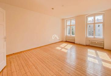 RUHIG GELEGENE, HELLE UND KLASSISCH SCHÖNE ALTBAUWOHNUNG MIT TOLLEM BLICK INS GRÜNE! PROVISIONSFREI!