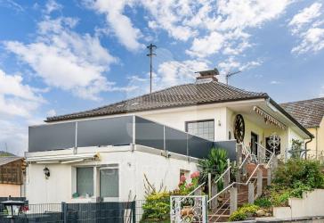 Vielseitiges Einfamilienhaus mit Anbau auf großzügigem Grundstück!