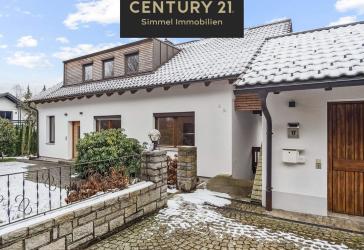 -Reserviert- Sofort bezugsfertig! Modernisiertes Zweifamilienhaus mit Dachterrasse und großem Garten