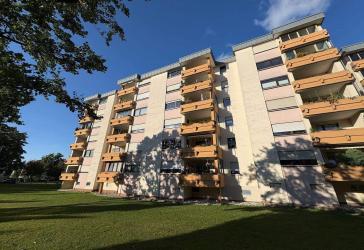 Attraktive 3,5-Zimmer-Wohnung mit Südbalkon und Burgblick incl. neuwertiger EB-Küche mit Theke