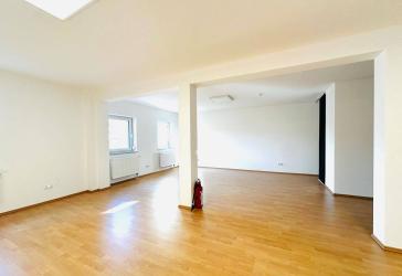 Moderne Büro-/Praxisfläche in Roßtal zu vermieten