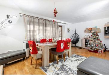 Großzügige Vier-Zimmer-Wohnung mit Loggia, Weitblick und gepflegter Wohnqualität in beliebter Lage