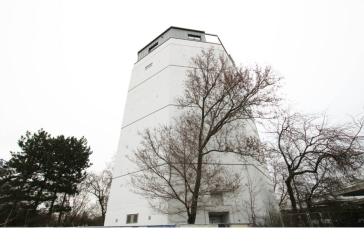 Diverse abgeschlossene Lagerabteile mit ca. 7-8qm und 48qm im sicheren Hochbunker zu vermieten