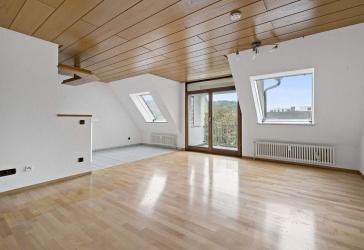 PROVISIONSFREI - Charmante Wohnung im Zentrum, 5 Zimmer auf 2 Etagen mit Balkon