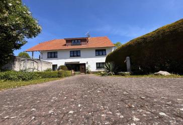 Wohn- und Geschäftshaus