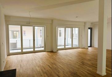 Lichter Wohntraum mit moderner Einbauküche und Balkon - komfortables Wohnen mit Stil und Freiraum
