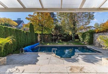 Genießen Sie den kommenden Sommer in Ihrem neuen Haus mit Pool in ruhiger Lage!