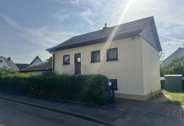 Bonn-Röttgen: Großzügiges Einfamilienhaus mit 6-Zimmern & Garten!
