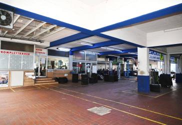Verkaufs-, Lager-, Produktions-, Serviceflächen m. Parkplatz! (auch Teilflächen möglich!)