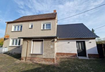Löbnitz: Großes Einfamilienhaus mit viel Nebengelass