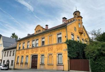 Geschichtsträchtiges Anwesen - ehemaliges Patrizierhaus (Denkmalschutz) - mit Nebengebäuden und großem Park