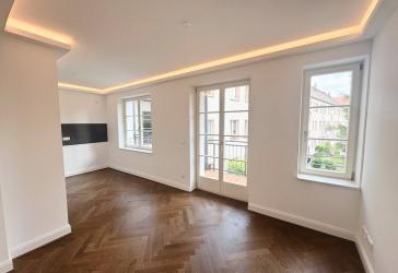 Schickes Nest! + Dunkles Parkett + Fußbodenheizung + Balkon + Wanne & Dusche + LED-Licht