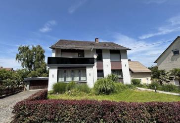 Attraktives 3 - 4 Familienhaus mit ehemaliger Zahnarztpraxis