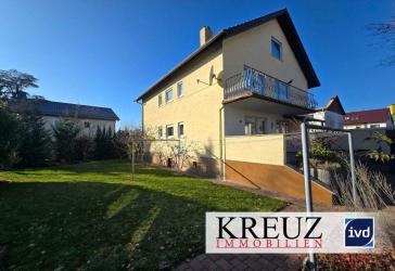 Gepflegtes Zweifamilienhaus mit ausgebautem Dachgeschoss in Rüsselsheim-Haßloch