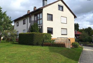 Zweifamilienhaus mit schönem Garten!
