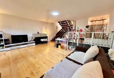 Individuelle Garten-Maisonette-Wohnung mit Split-Level-Architektur in gefragter Grünlage