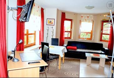 Für Pendler: Modern möblierte Wohnung mit Terrasse, WLAN, und Garten in Altdorf