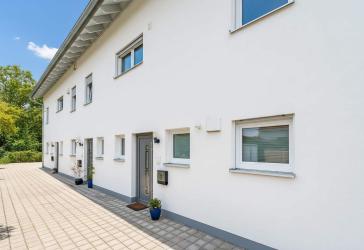 Neubau von 2023 - Reihenendhaus mit Einzelgarage und Stellplatz - PV und Speicher - TOP-Modern !