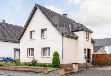 Freistehendes Ein- bis Zweifamilienhaus mit Keller, Garten, Nebengebäude und Garage!