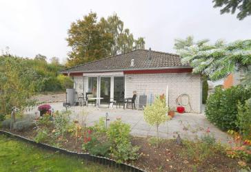 Alles auf einer Ebene! Bungalow mit ca. 70m² und 2,5 Zimmern auf 609 m² Grundstück