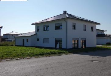 Modernes EFH in Massivbauweise mit großzügigem Grundstück