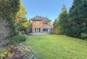 Großes Familienhaus mit Einliegerwohnung, Sauna, Garage und herrlichem Garten