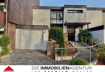 Schönes Einfamilienhaus mit Garage und Garten