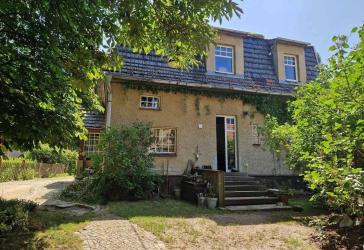 Ruhig gelegenes Einfamilienhaus mit großem Grundstück und Remise