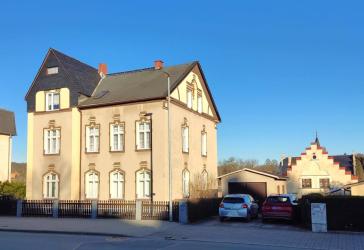 3-Familienhaus im Villenstil, mit Garage und Garten