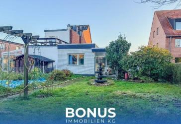 Zentral gelegen, angenehm ruhig: Ebenerdiger Bungalow mit Garten und 103 m² Wohnfläche