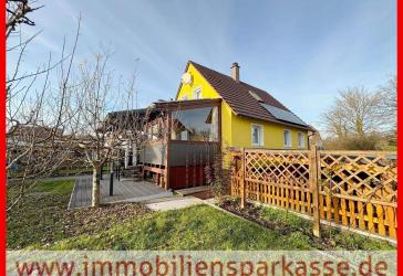 Freistehendes Haus mit tollem Garten, Garage und Carport!