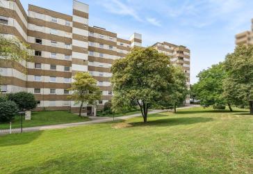 Großzügige 4,5-Zimmer-Wohnung mit Balkon und Grünblick in S-Feuerbach