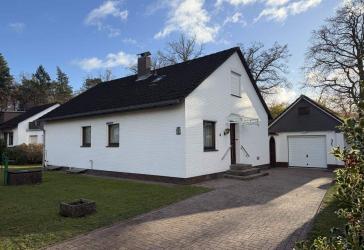 Attraktives Einfamilienhaus mit Keller, Süd- West Terrasse und Garage in ruhiger Ortslage