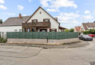 Angebautes Einfamilienhaus im sanierten Zustand in Augsburg-Haunstetten