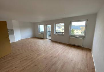 Exklusive 3-R-Dachgeschosswohnung zentrumsnah mit Aufzug und Balkon!!
