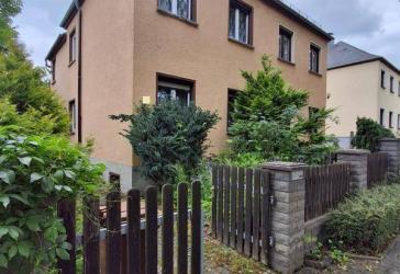 Objekt-Nr.: 4925 - Charmantes Einfamilienhaus DHH in beliebtem Wohngebiet in Zeulenroda-Triebes