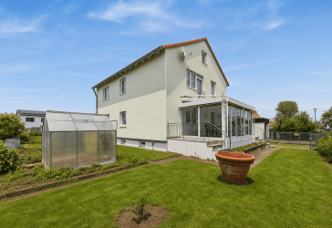 Provisionsfrei: Freistehendes Einfamilienhaus mit Wintergarten in Gerolfing
